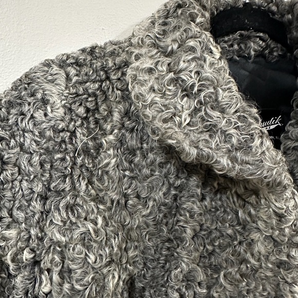 Gray Teddy/Lambs Jacket/Coat with Cozy Texture and Classic Silhouette. - Picture 3 of 16